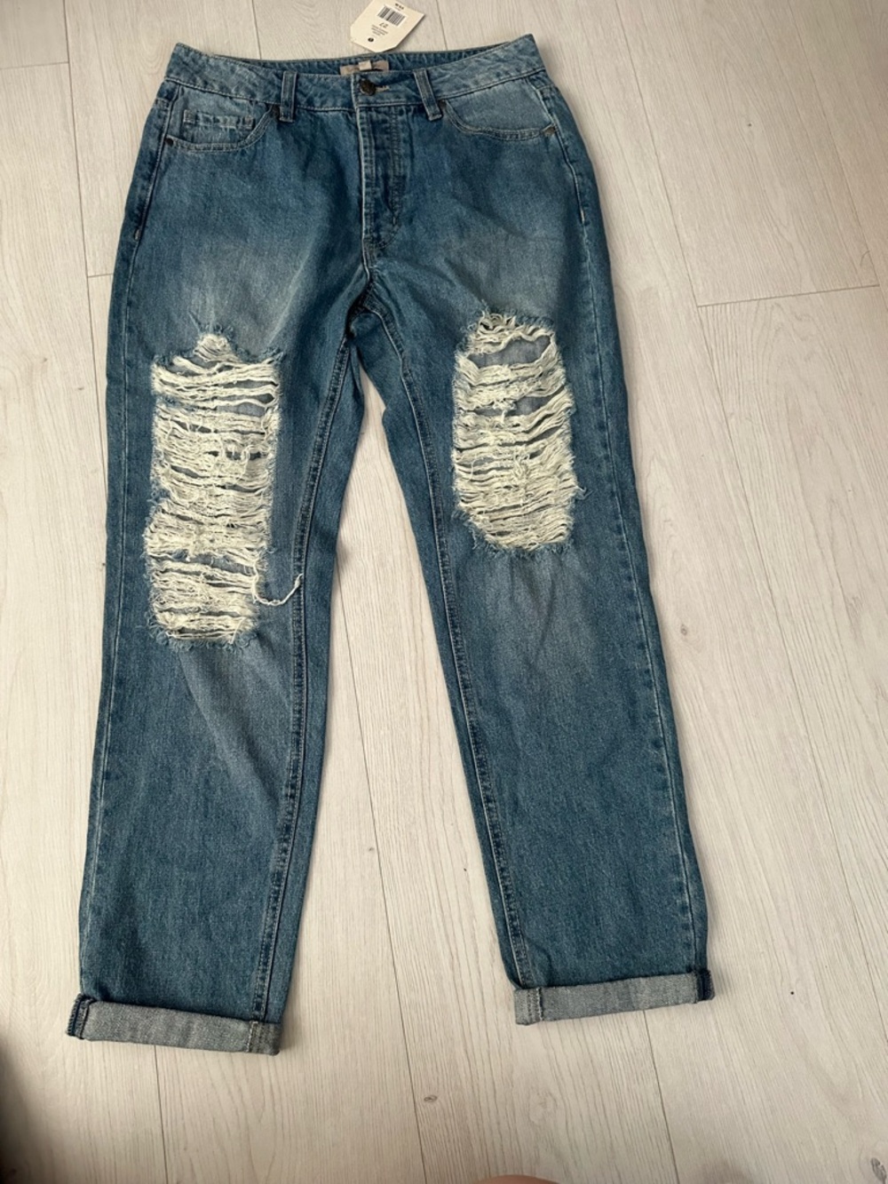 New wonderly distressed denim jeans
size 27